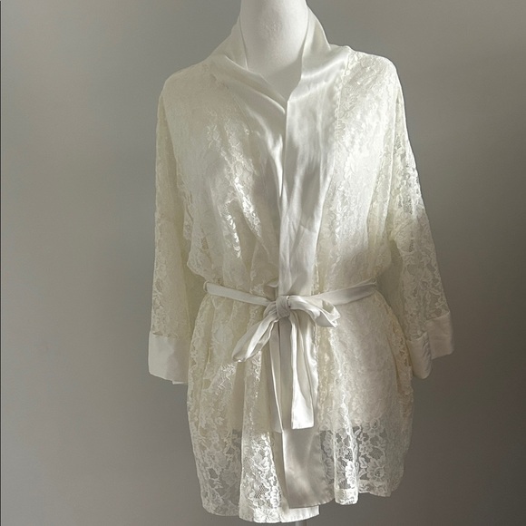 Victoria's Secret Ivory Lace Robe - Picture 1 of 5